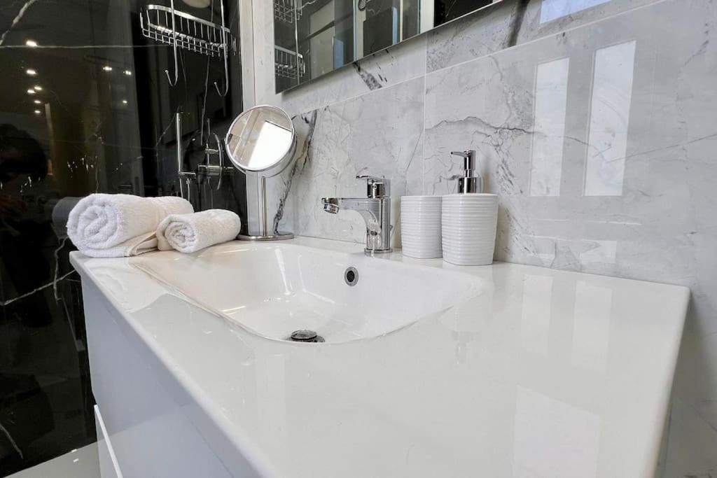 Urban House - Modern Flat Navigli Milan Center Apartment ภายนอก รูปภาพ